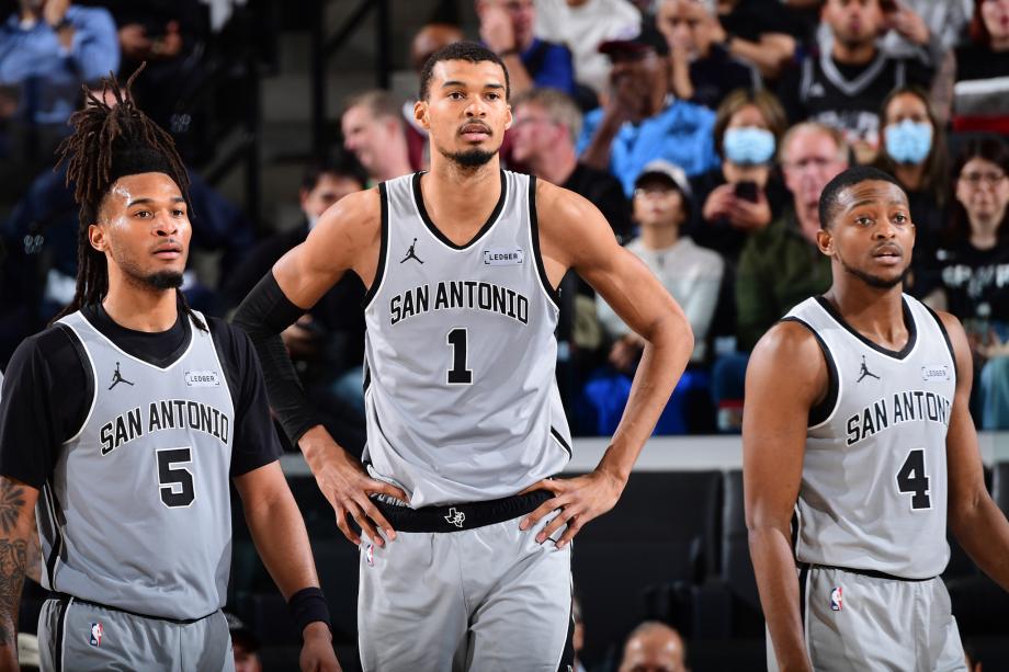 移动应用-文班亚马21+13加兰25分 马刺3人20+击沉快船