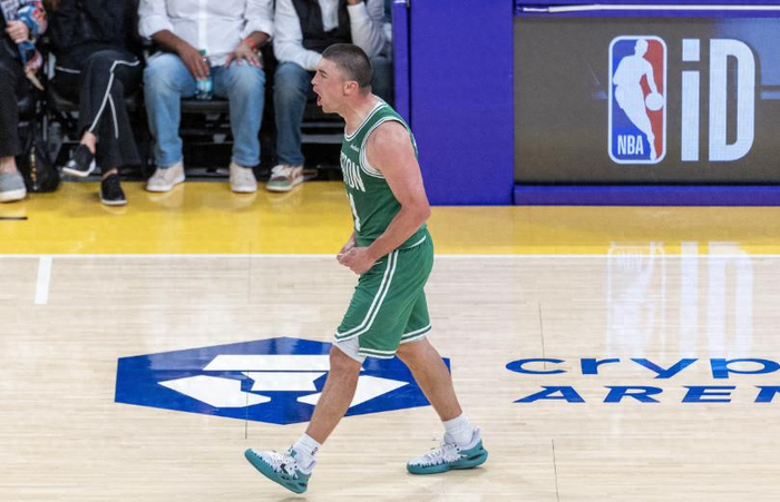 安卓下载-36+7，28+6，矮个无人要，如今打得像全明星，令人刮目相看|普理查德|凯尔特人|波士顿凯尔特人队|nba|艾弗森_新浪体育_新浪新闻